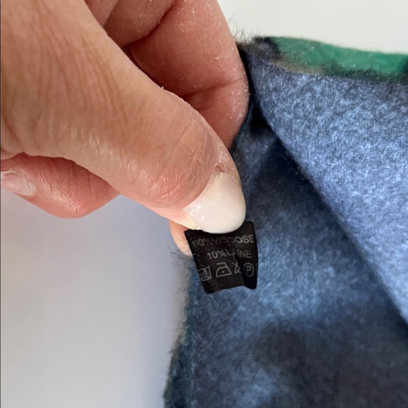 NWOT Colorful Artistic Lady Dog Wool Blend Double Sided Fabric Large Scarf - Picture 12 of 12